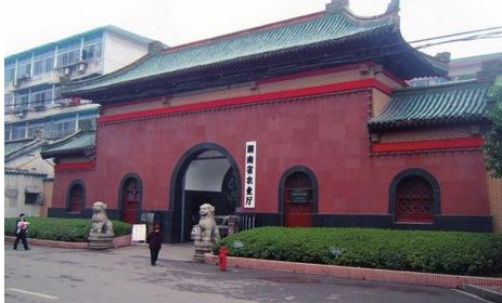 始成于清雍正二年(1724 年)的清代湖南贡院,位置大约在今长沙市青少宫