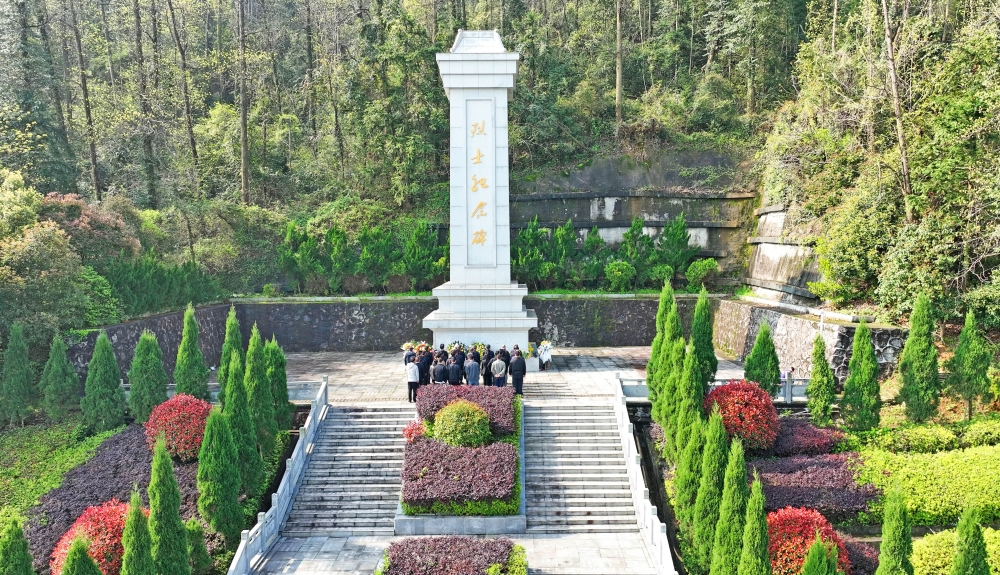 �����۾�������־��С�׷Ѱ��2026��������Ӣ�ҡ��